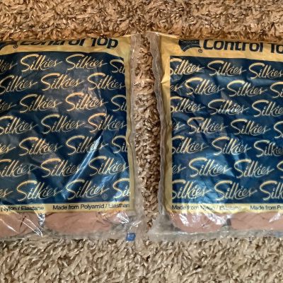 Lot of 2 - Silkies control top pantyhose, color nude, size: M